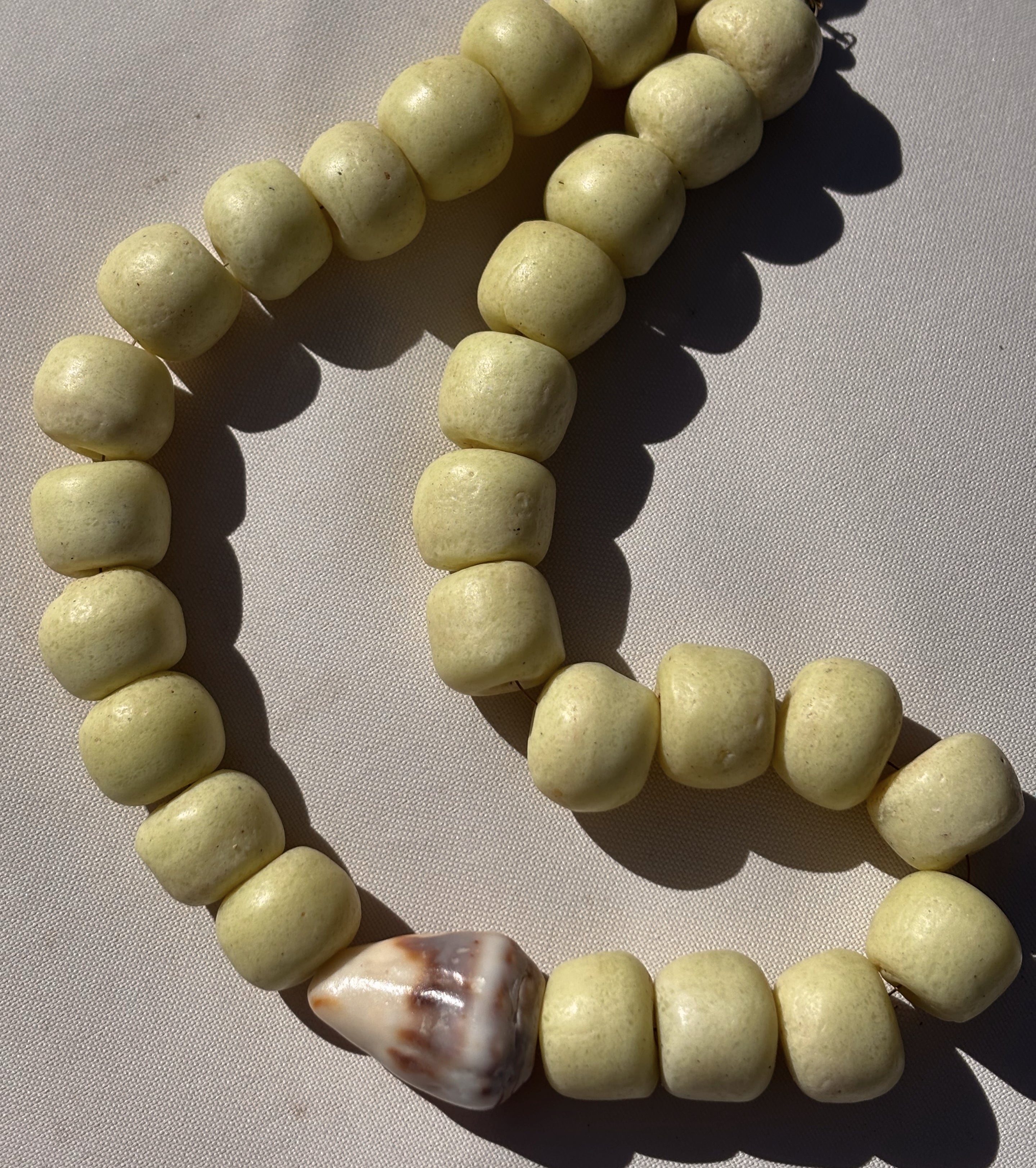 BUTTER COCO NECKLACE
