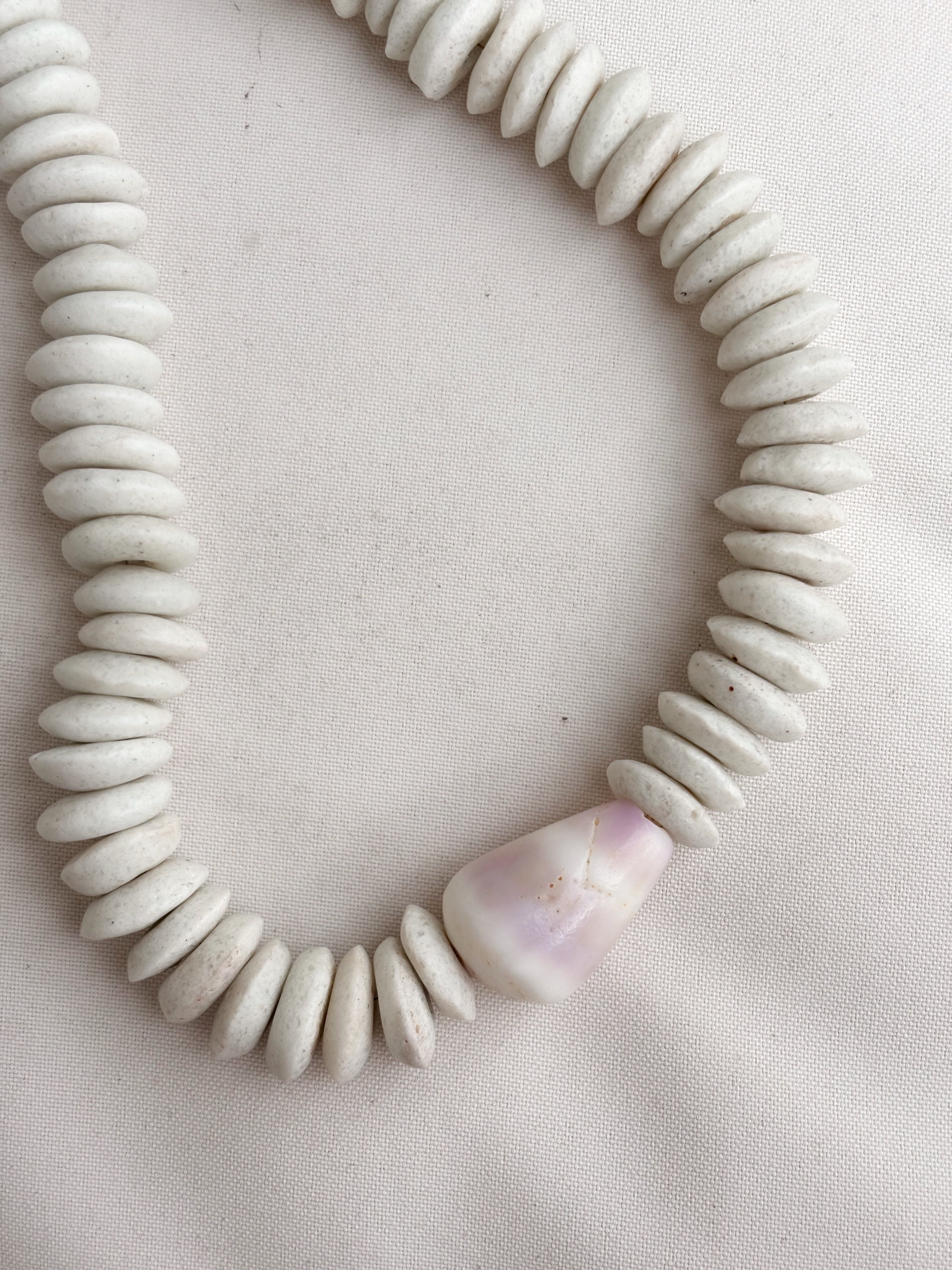 CREAM COCO NECKLACE