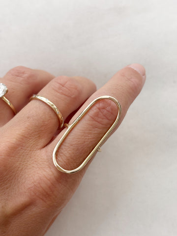 OVAL RING