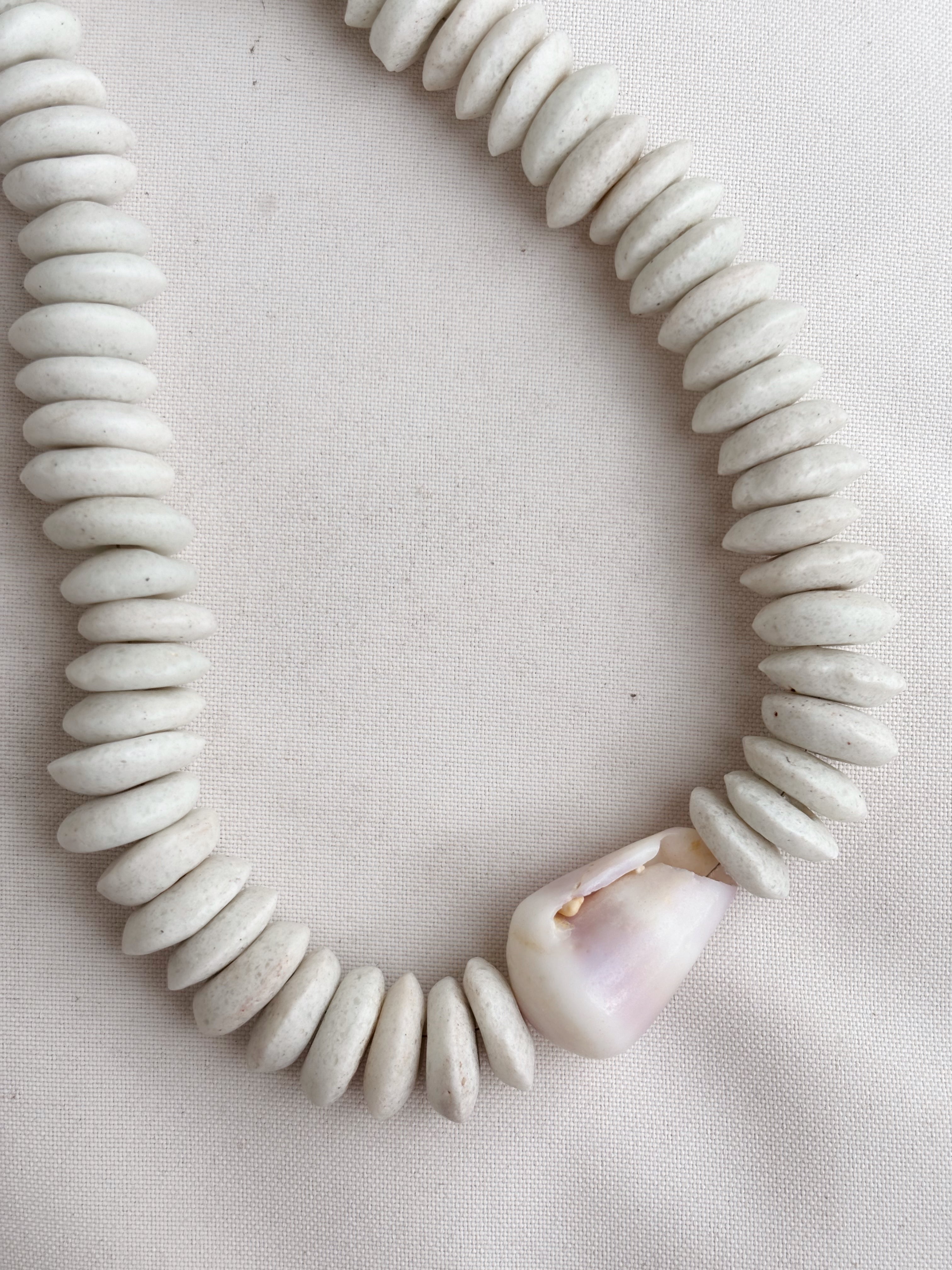 CREAM COCO NECKLACE
